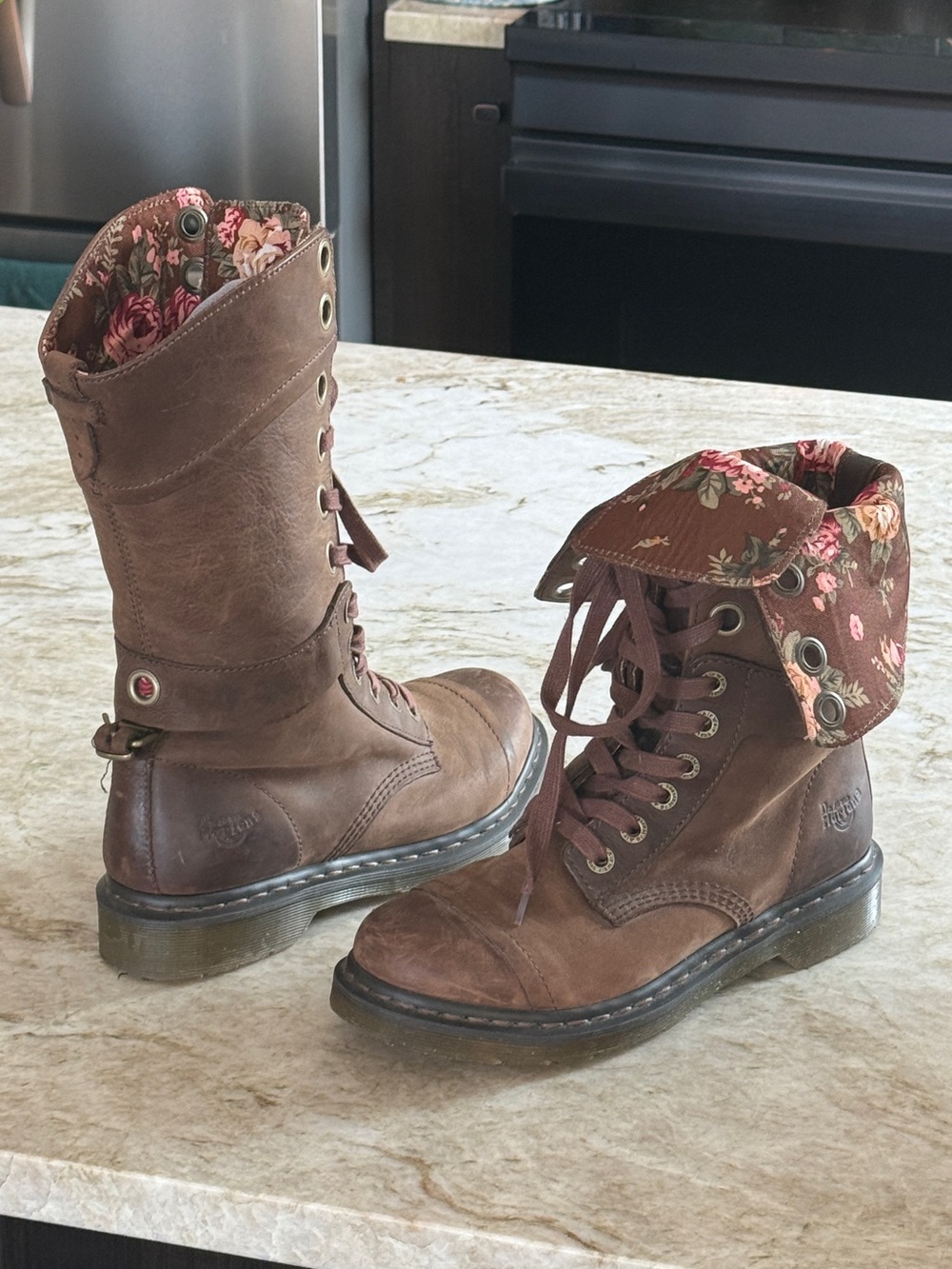 Dr Martens Triumph 1914 Brown Lace-Up Women's Boots - Picture 2 of 3